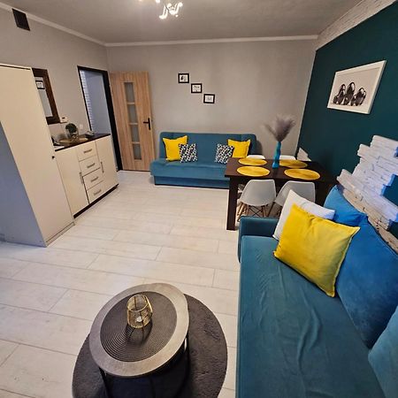 Quiet Basement Apartment พอซนาน ภายนอก รูปภาพ