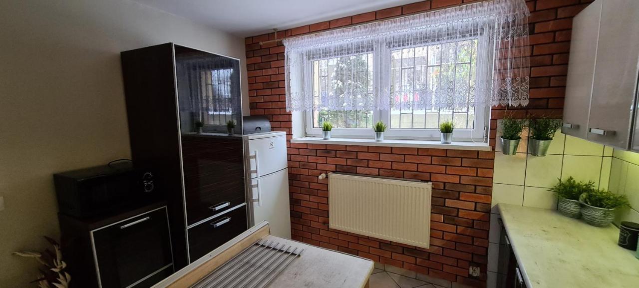 Quiet Basement Apartment พอซนาน ภายนอก รูปภาพ