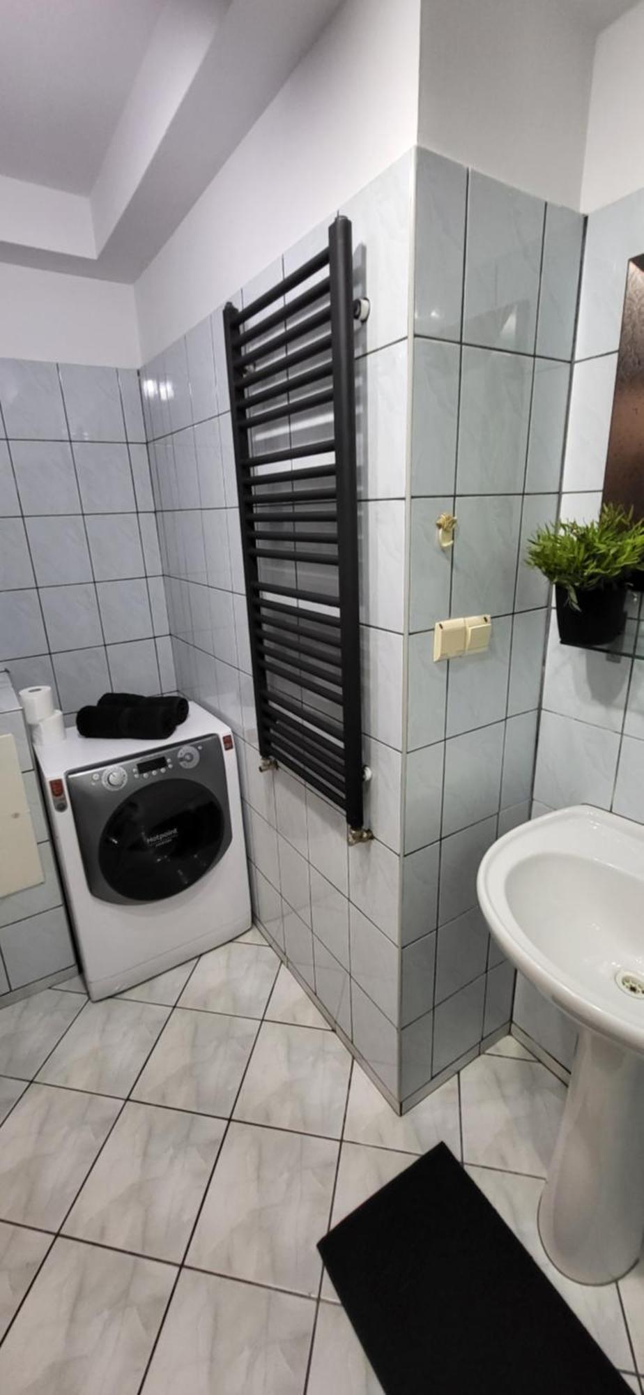 Quiet Basement Apartment พอซนาน ภายนอก รูปภาพ