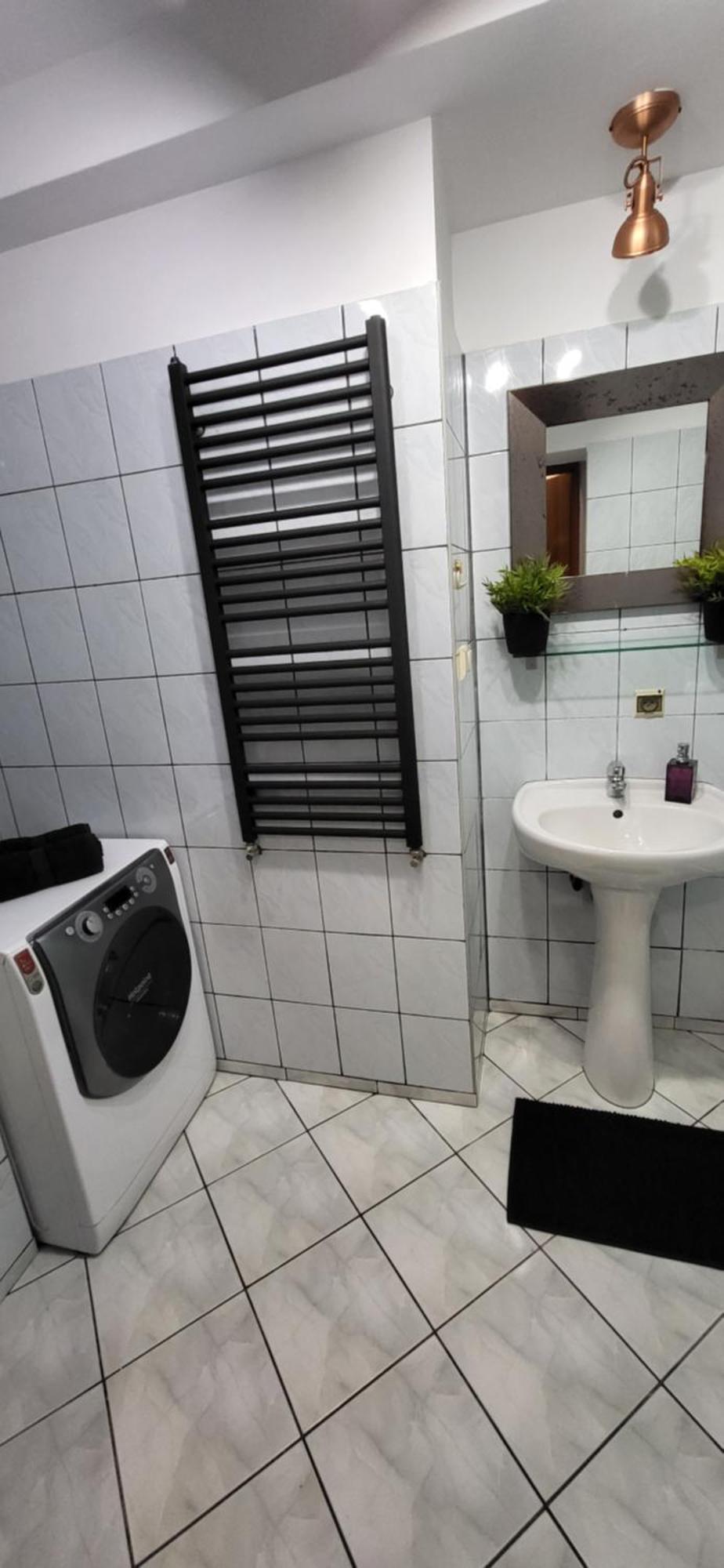 Quiet Basement Apartment พอซนาน ภายนอก รูปภาพ