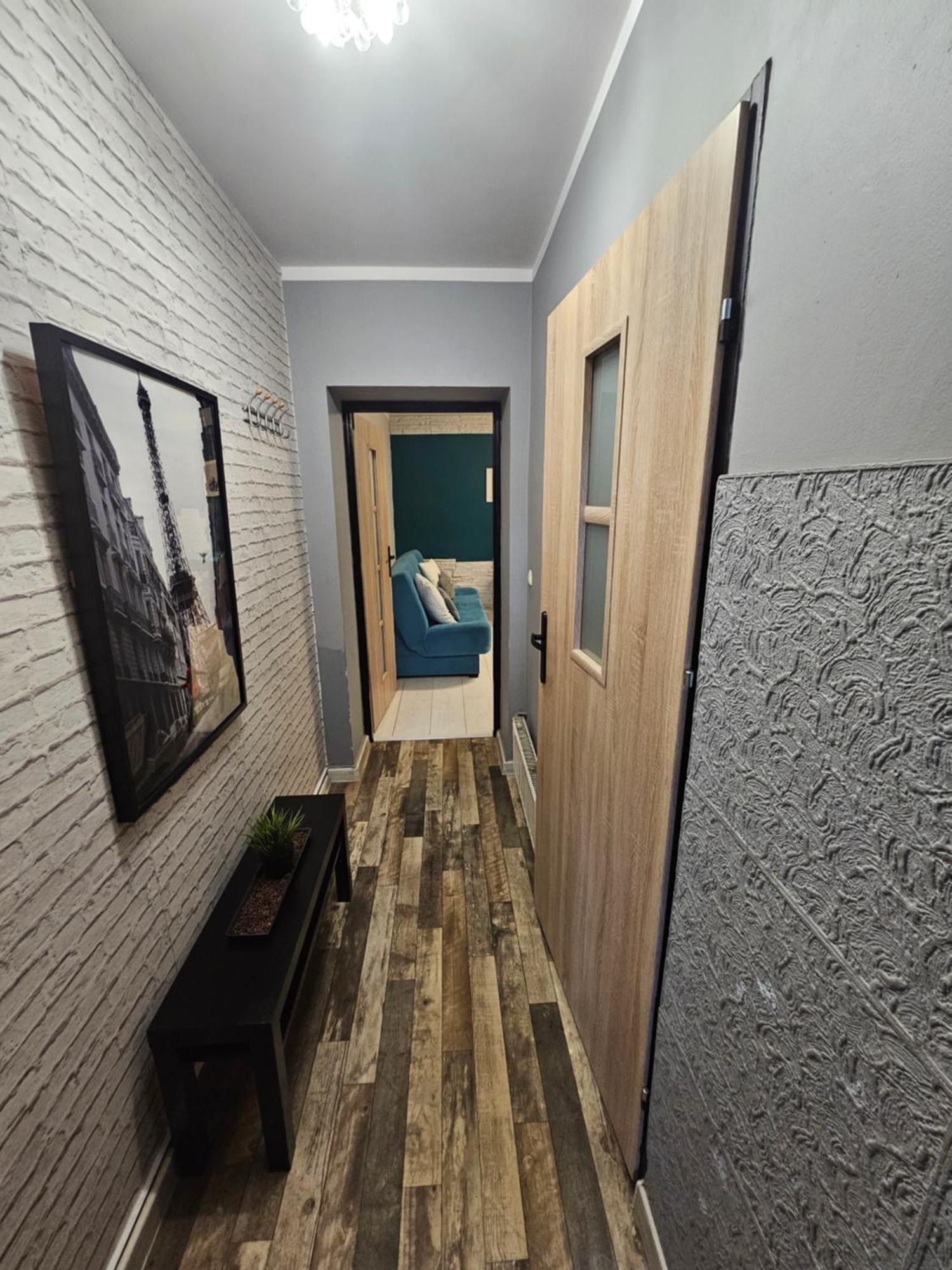 Quiet Basement Apartment พอซนาน ภายนอก รูปภาพ