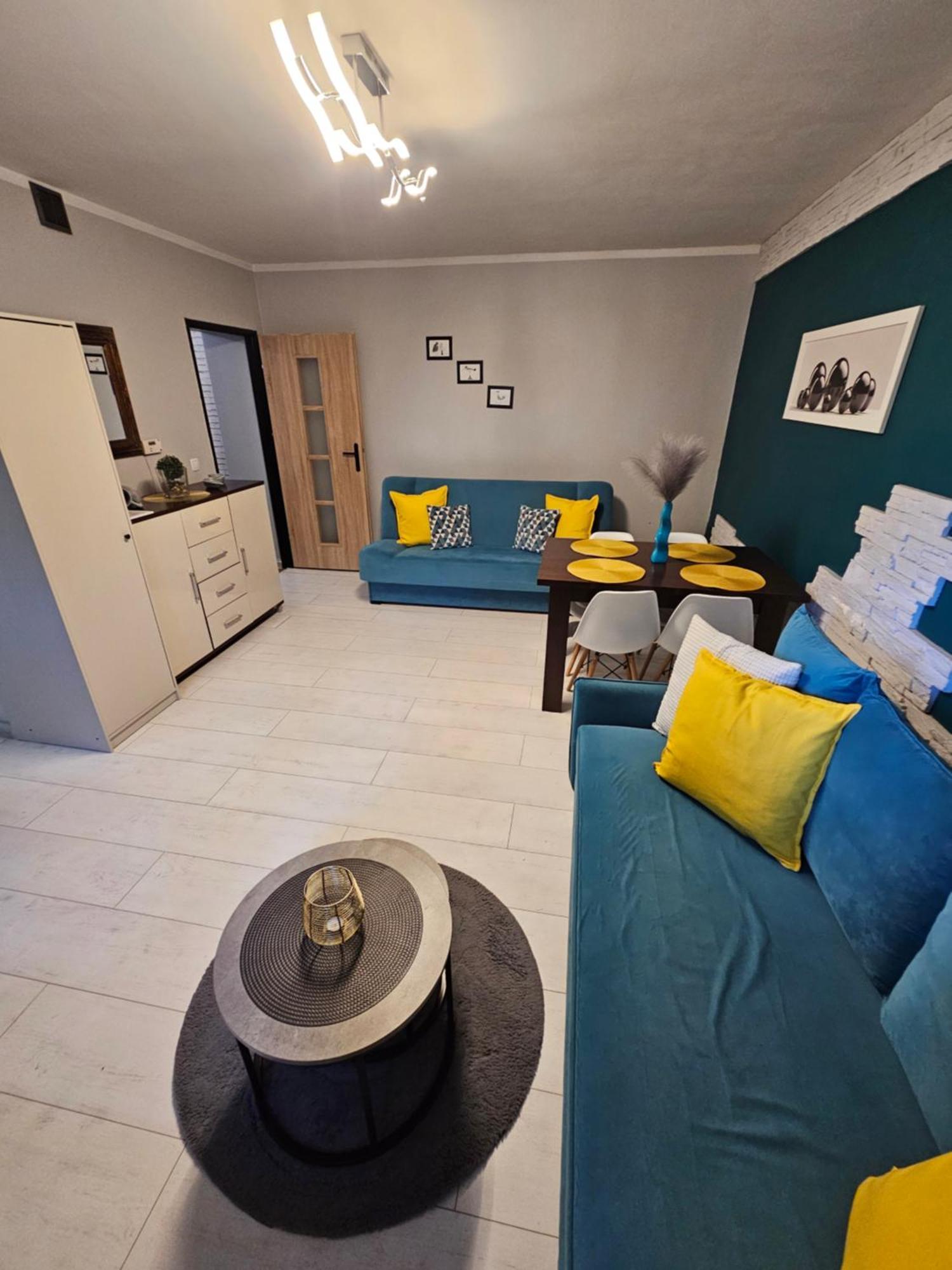Quiet Basement Apartment พอซนาน ภายนอก รูปภาพ