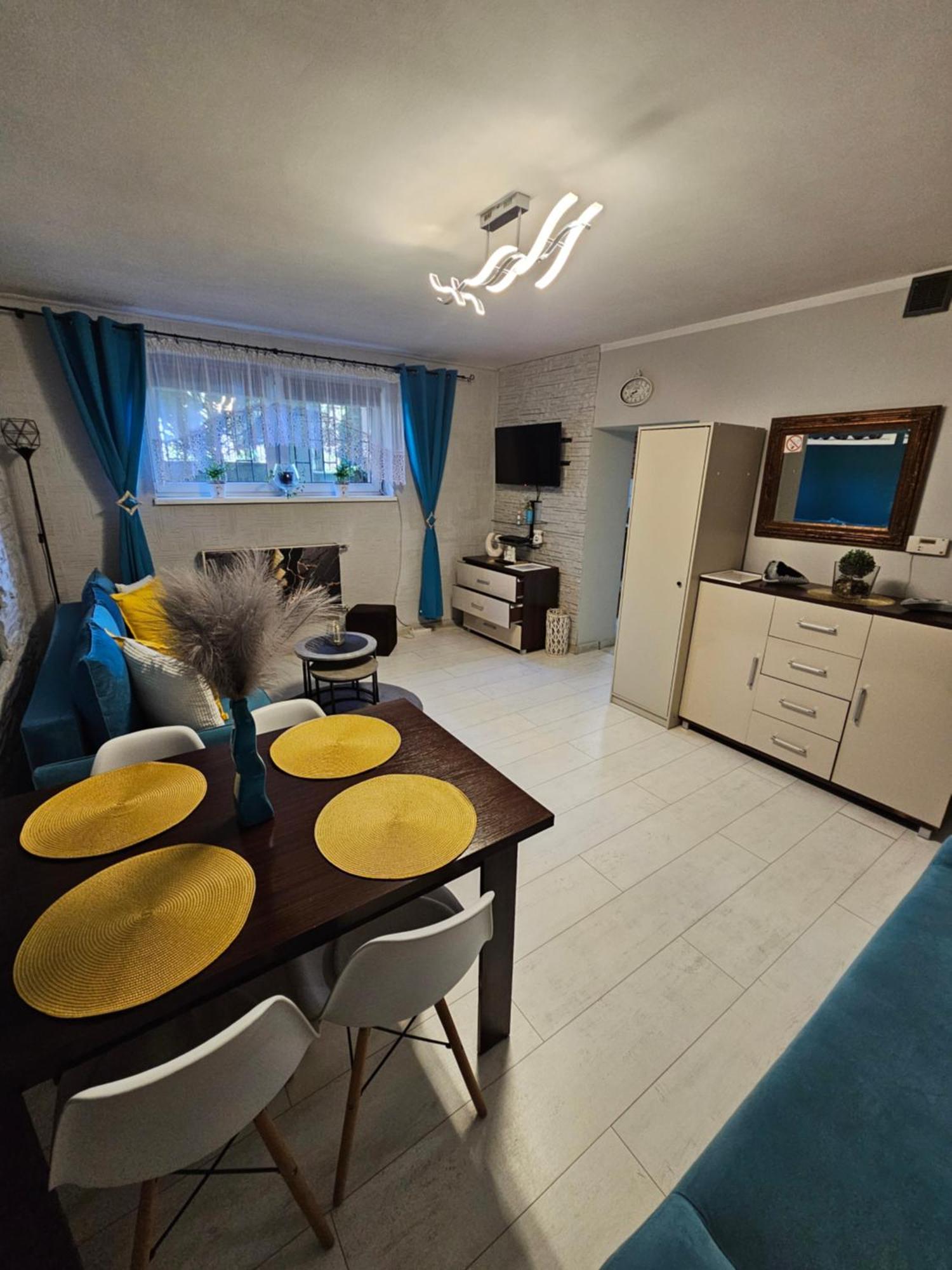 Quiet Basement Apartment พอซนาน ภายนอก รูปภาพ